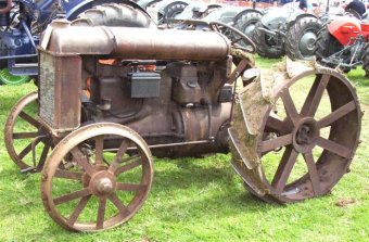 Fordson tractor sells for 5